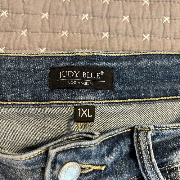 Judy Blue Classic Denim Jean Shorts - Picture 6 of 6